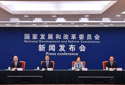 国家发改委：加快大型风电光伏基地建设！抓紧建设一批核电、水电项目！