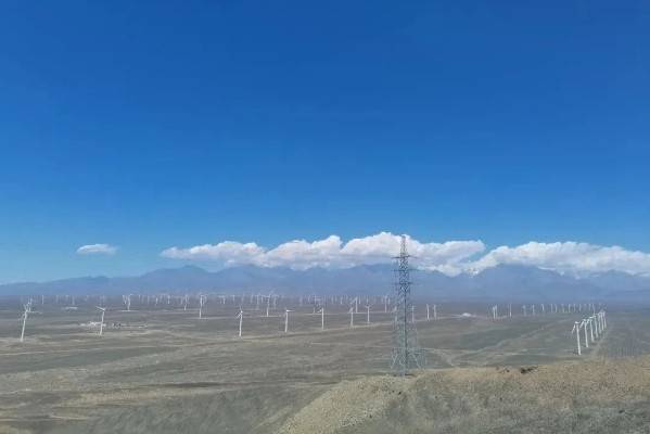 中核华兴中标新疆首个“风光火储”多能互补清洁能源基地