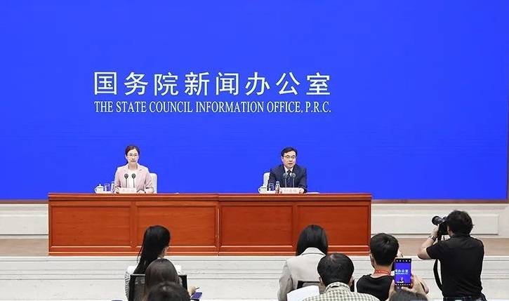 国家统计局：上半年新能源汽车、太阳能电池、移动通信基站设备产量同比分别增长111.2%、31.8%、19.8%