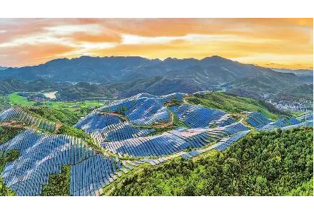 云南三峡牦牛坪复合光伏项目并网发电