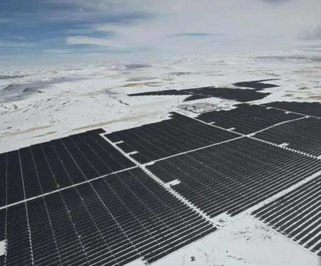 西藏规模最大光伏电站 藏北高原清洁能源新地标