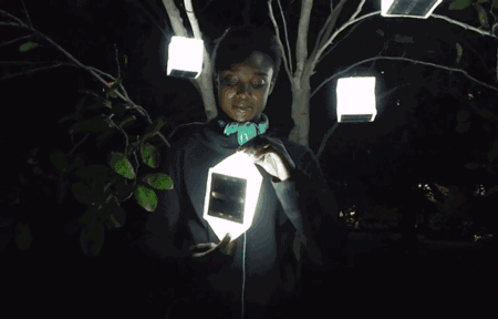 高能 | 她用一盏折叠太阳能灯，解决了几千万人的照明问题