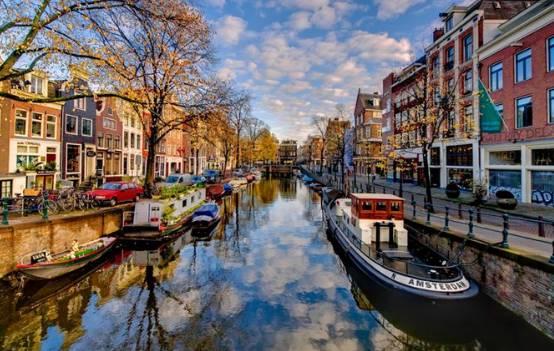 郑姆斯特丹是生产全球一半iPhone的地方，更是家用光伏必争之地