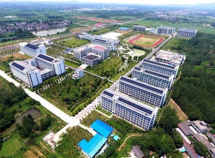 前沿|中国一大学建光伏电站可创收3000万，却自发自用让学生享用清洁能源